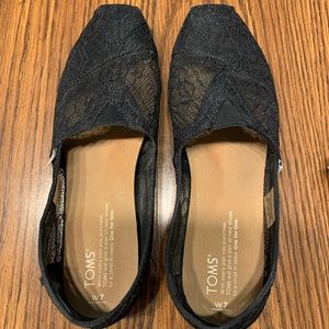 TOMS black lace women’s classics